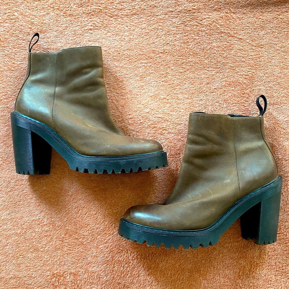 Dr. Martens Magdalena boots
